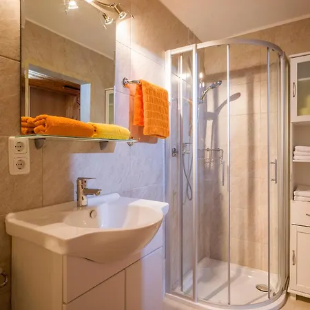 Rene Zentrales - By Nv-appartements Apartman *